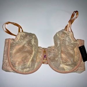 Parisia brand bra full lace underwire cups color Ivory. Size 40DDD.